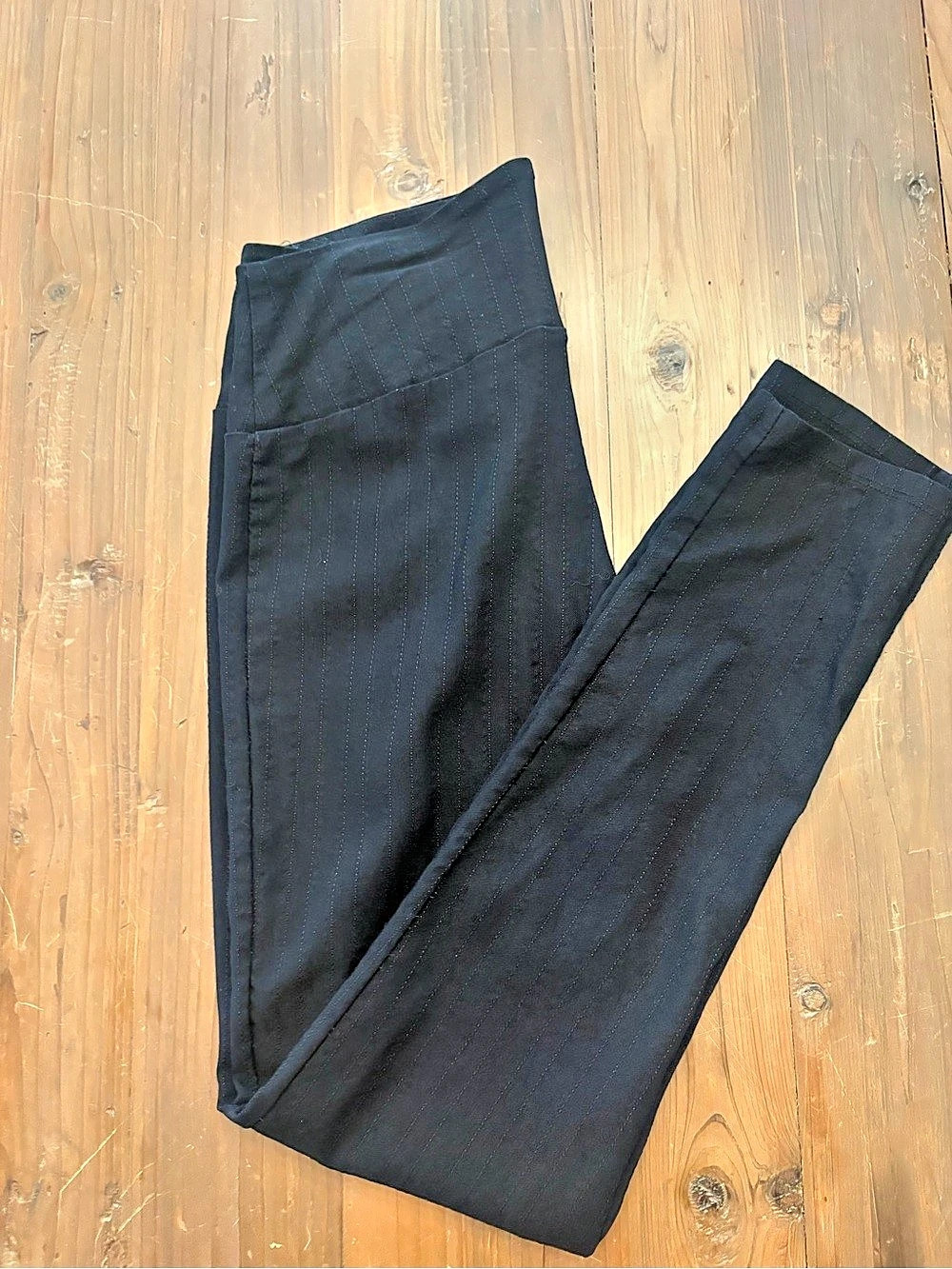 Hybrid & Company Black Pinstripe Pull On Skinny Pants Size M